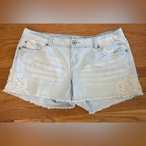 Amethyst Jeans Shorts Women’s Sz 20 Blue Denim Lace Detail Light Wash w/Pockets